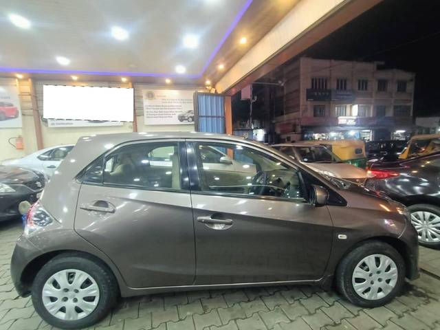 https://images10.gaadi.com/usedcar_image/4361362/original/processed_9d2e964bbf11d6457096de1d5afbd454.jpeg?imwidth=6401