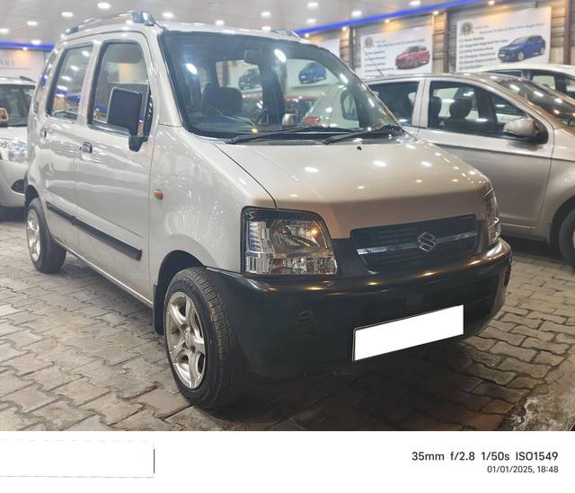 https://images10.gaadi.com/usedcar_image/4361498/original/processed_5d5653b9ead73a17c9300b26ffa1a6e7.jpeg?imwidth=6400