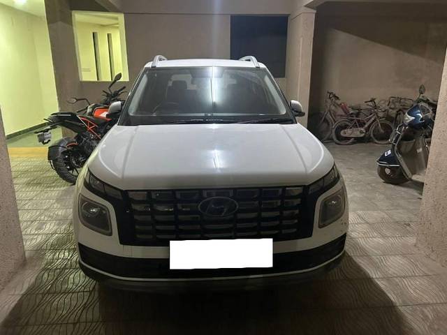 https://images10.gaadi.com/usedcar_image/4361515/original/processed_a528059a-2358-4e06-85ad-c62fa8cb3f49.jpg?imwidth=6400