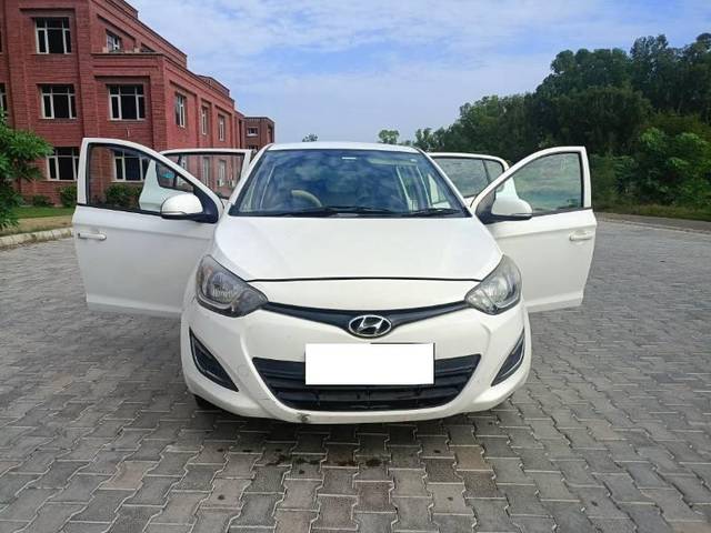 https://images10.gaadi.com/usedcar_image/4361526/original/processed_3d0ca6ee-e7b2-4b86-a8cc-b882898b9f51.jpg?imwidth=6400