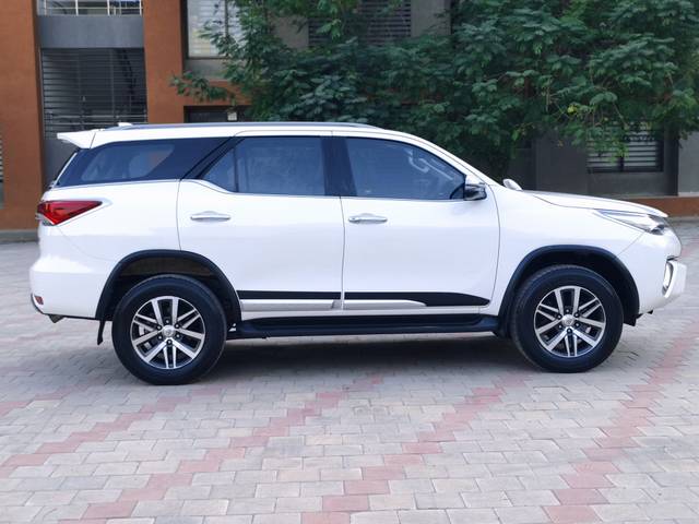 https://images10.gaadi.com/usedcar_image/4361536/original/74ee857af28e800458e8bcf92963395e.jpg?imwidth=6401