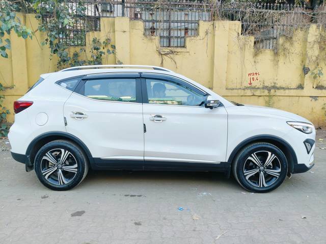 https://images10.gaadi.com/usedcar_image/4361544/original/processed_b10376d041e3a4997e5a3450d3d29063.jpg?imwidth=6401