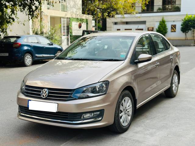 https://images10.gaadi.com/usedcar_image/4361573/original/processed_51020e5214d2fa679e0fb09b1f6ad4be.jpg?imwidth=6402