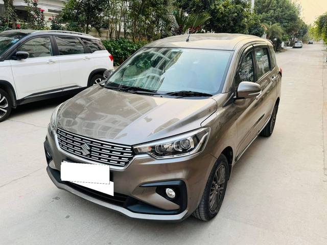 https://images10.gaadi.com/usedcar_image/4361646/original/processed_18ff371c0f292b41d6bdff7d8e64f8dc.jpg?imwidth=6402