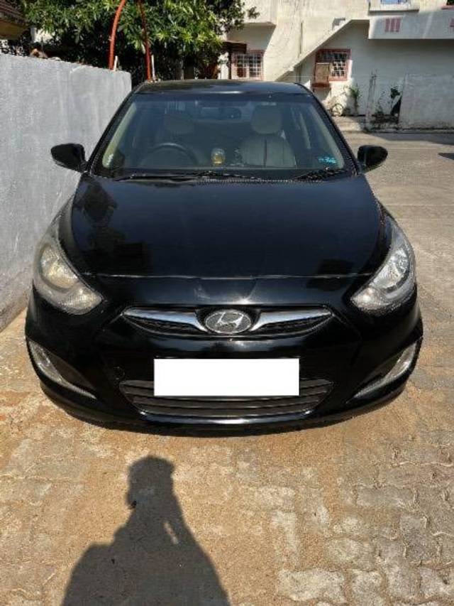 https://images10.gaadi.com/usedcar_image/4361684/original/processed_b40f1479-f50a-4f9b-8bfb-54157d2de54f.jpeg?imwidth=6400