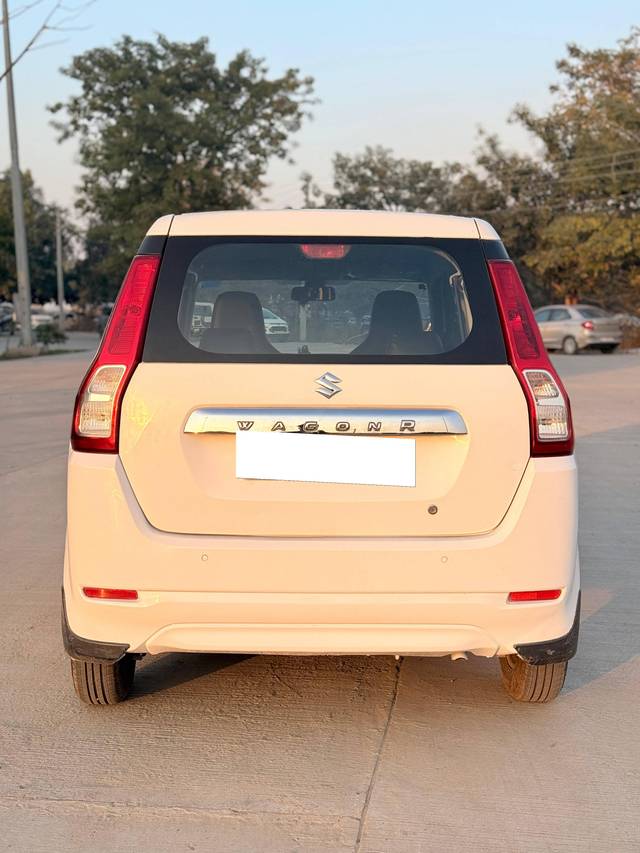 https://images10.gaadi.com/usedcar_image/4361815/original/processed_df8283ffea5a1ae21df79459c67c13d3.jpg?imwidth=6402