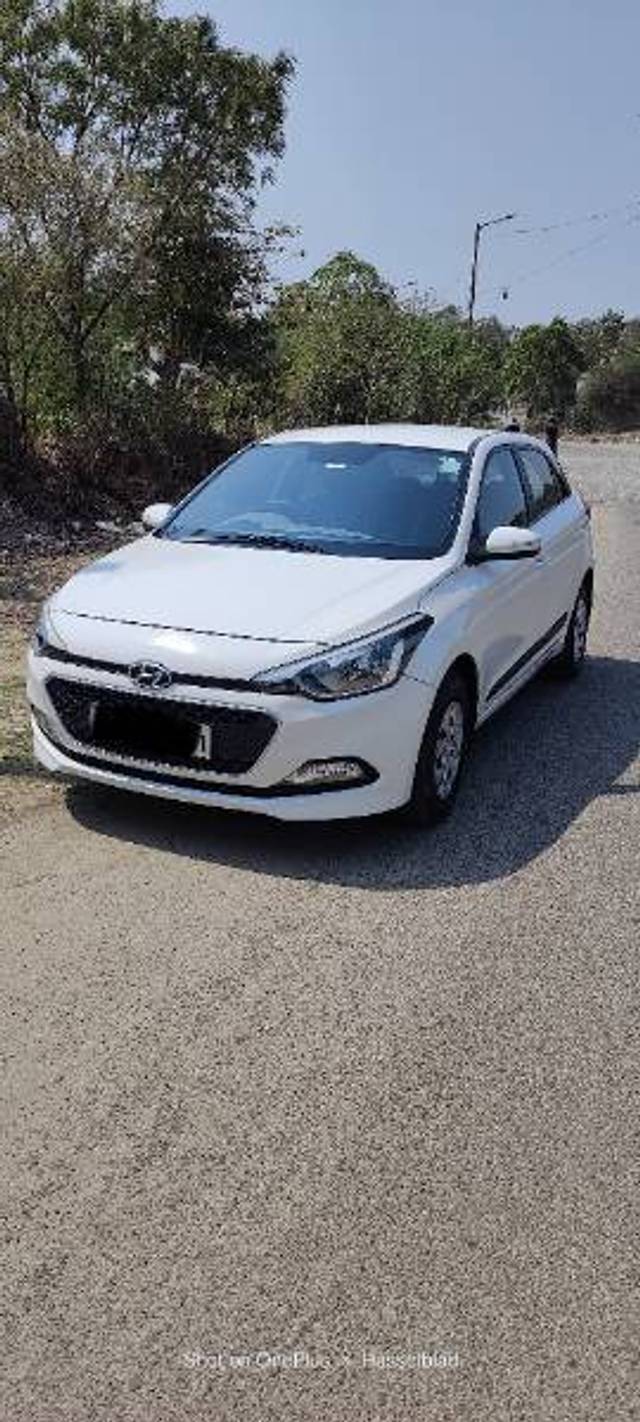 https://images10.gaadi.com/usedcar_image/4361887/original/fe7180c300df2affc202e578cccab112.jpg?imwidth=6401