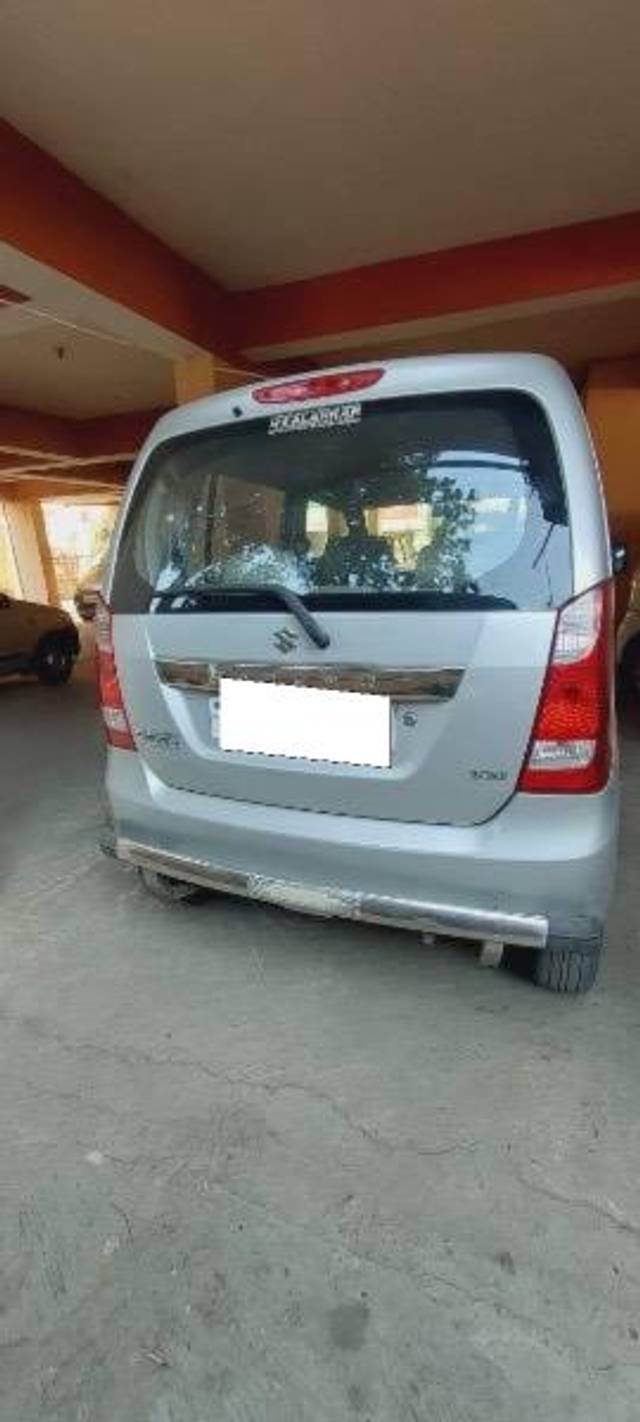 https://images10.gaadi.com/usedcar_image/4361916/original/processed_be52ba68-c128-478d-b309-869ce6503e35.jpeg?imwidth=6401