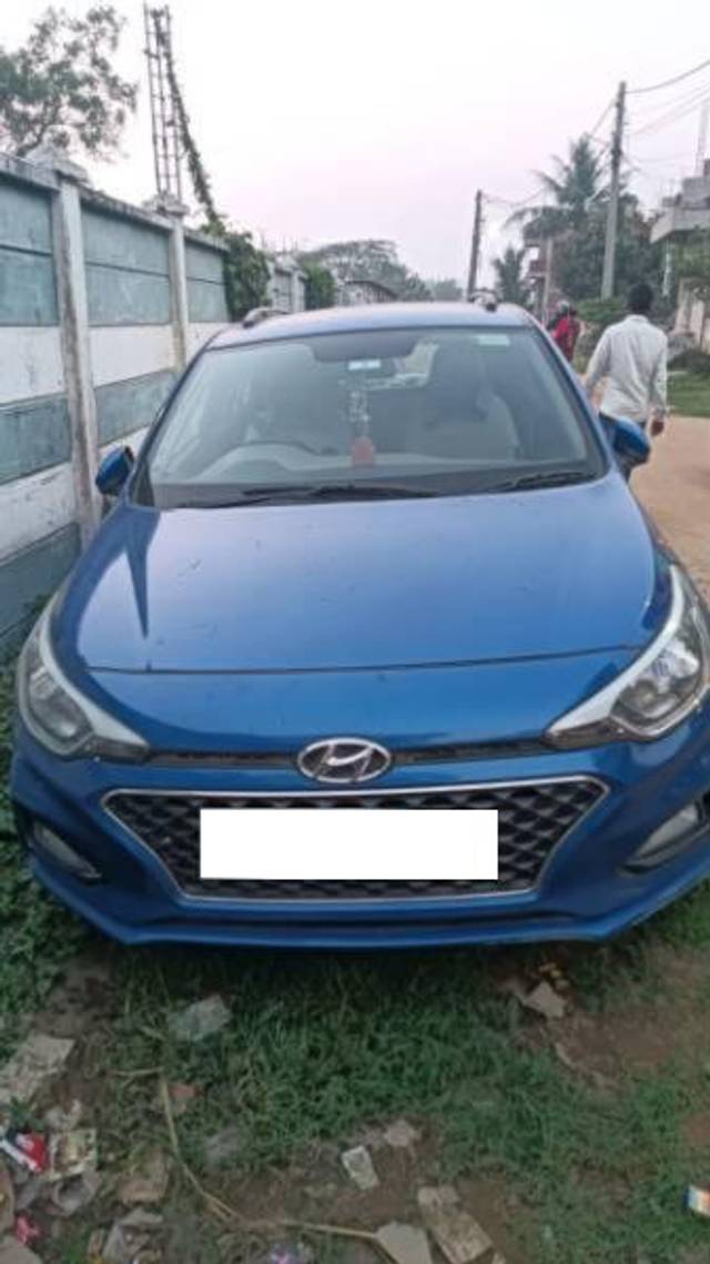 https://images10.gaadi.com/usedcar_image/4362056/original/processed_e933979c-a8fc-4ccc-8f7e-e800e38d1b04.jpg?imwidth=6400