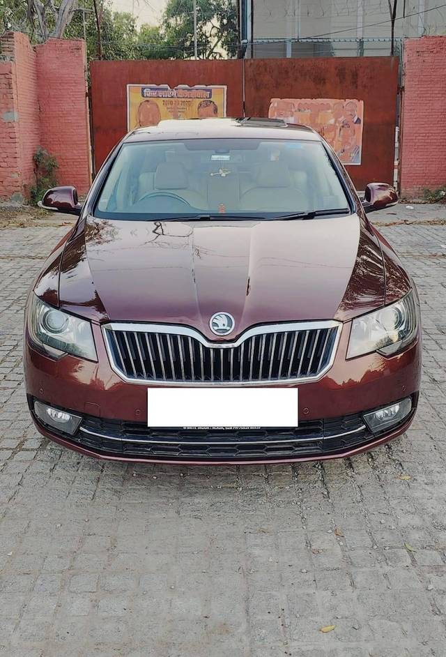 https://images10.gaadi.com/usedcar_image/4362127/original/processed_a1d86cc7fa8ca593281c142ed0f7ca02.jpg?imwidth=6400