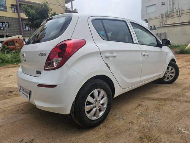 https://images10.gaadi.com/usedcar_image/4362155/original/processed_9b5d529eb6dcc5b578006eeefe8e3dae.jpg?imwidth=6402