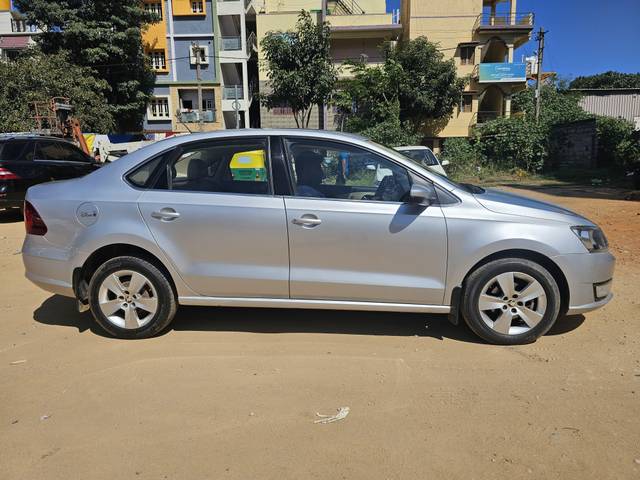 https://images10.gaadi.com/usedcar_image/4362197/original/processed_3c730c8a5512d9acb3383e5b1d802d2f.jpg?imwidth=6401