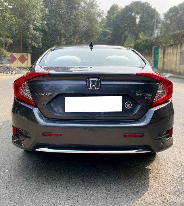 https://images10.gaadi.com/usedcar_image/4362324/original/processed_67cdf1b4b445c6b9c336147f0b73c72e.jpg?imwidth=6401