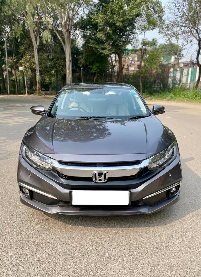 https://images10.gaadi.com/usedcar_image/4362324/original/processed_925789663c14ba6385c552922252c727.jpg?imwidth=6400