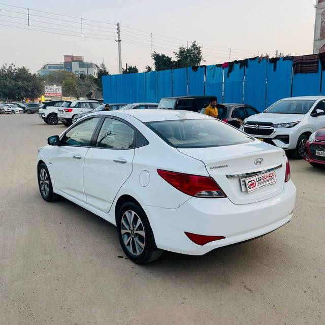 https://images10.gaadi.com/usedcar_image/4362335/original/processed_ae4dbab421375b6f40a3b6b637a19baf.jpg?imwidth=6402