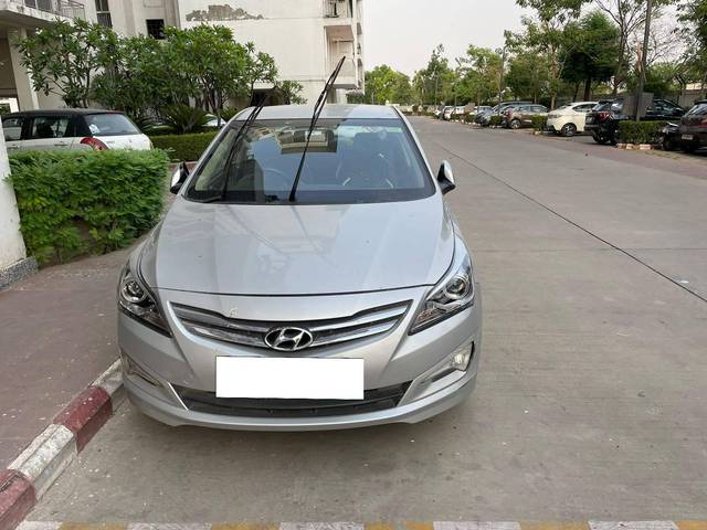 https://images10.gaadi.com/usedcar_image/4362389/original/processed_04a47291afa9a3a0e474a4f83a171616.jpg?imwidth=6402