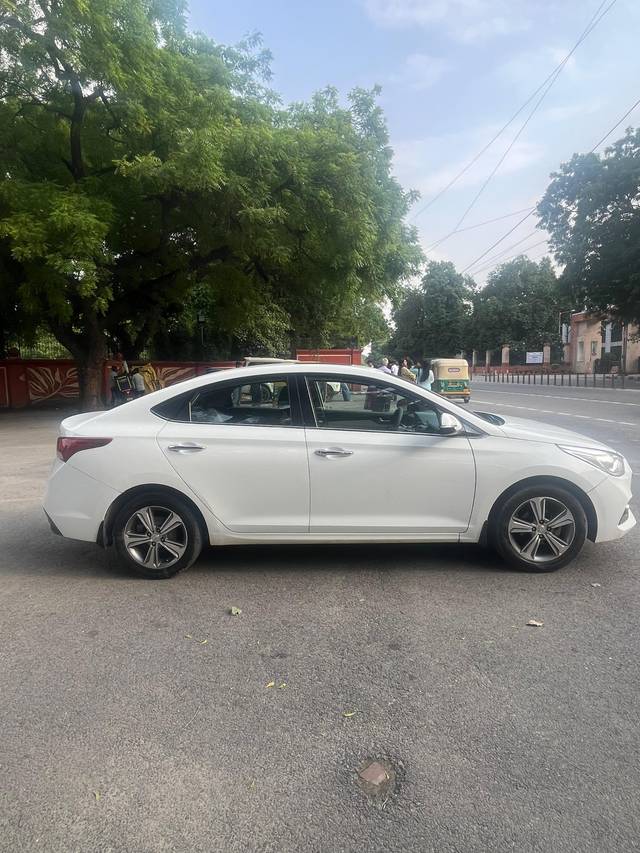 https://images10.gaadi.com/usedcar_image/4362395/original/3bfd657d58d08994cd95a8c6e5f0411d.jpg?imwidth=6401