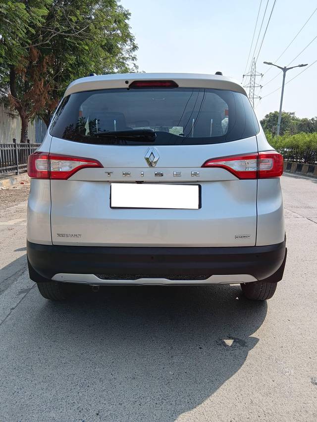 https://images10.gaadi.com/usedcar_image/4362479/original/processed_02be027ba3c28c3a81770aaa6b5466ad.jpg?imwidth=6402