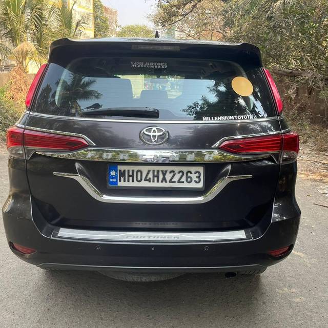 https://images10.gaadi.com/usedcar_image/4362514/original/processed_e1ad23c657a7f095cd1e048f7d720abb.jpeg?imwidth=6401