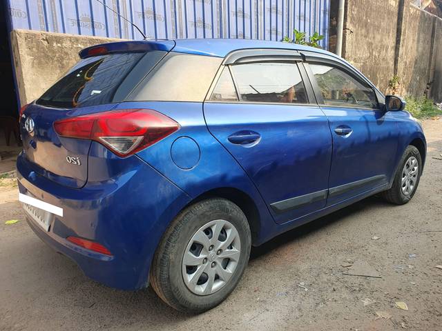 https://images10.gaadi.com/usedcar_image/4362528/original/processed_d9f72ebd17dbd62b35c5767b6eca6344.jpg?imwidth=6401