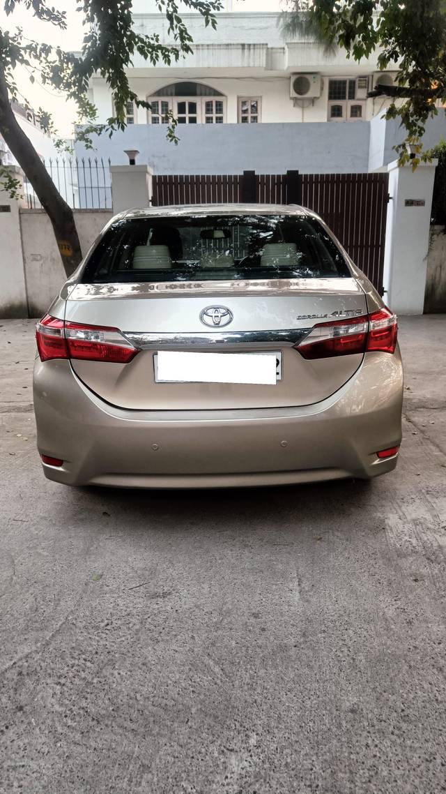 https://images10.gaadi.com/usedcar_image/4362557/original/processed_9581fd7af6fc90688e96a00e5e1f6a29.jpg?imwidth=6402