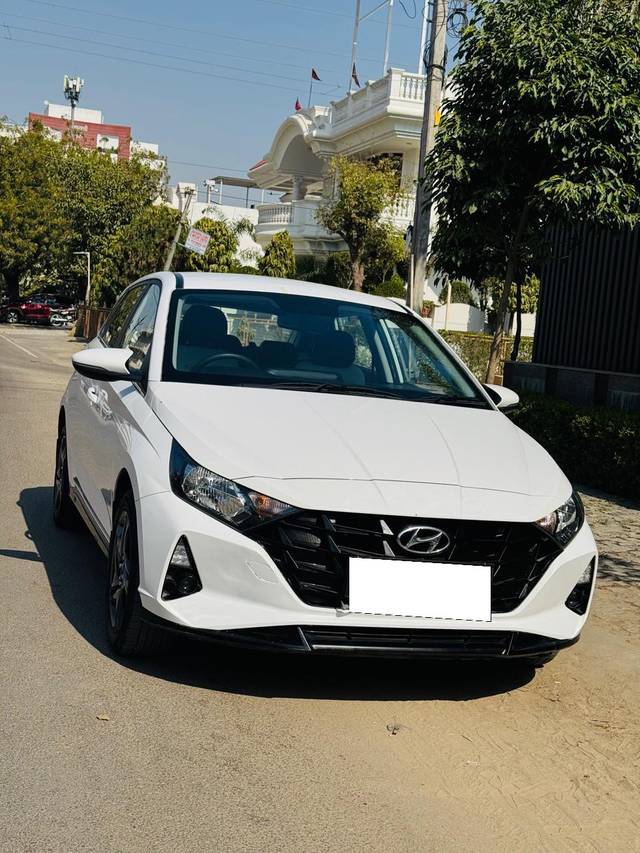 https://images10.gaadi.com/usedcar_image/4362600/original/processed_81d5f1c788cfeb1eff1c4dfc6f8e83f0.jpeg?imwidth=6400