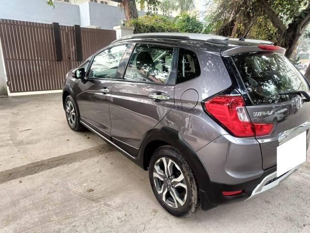 https://images10.gaadi.com/usedcar_image/4362609/original/processed_5e7793f883e4988e1974b694d93b0dc3.jpg?imwidth=6401