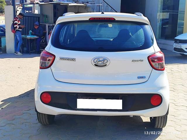 https://images10.gaadi.com/usedcar_image/4362628/original/processed_f2d535fca10b4008af46e814e984d407.jpeg?imwidth=6402