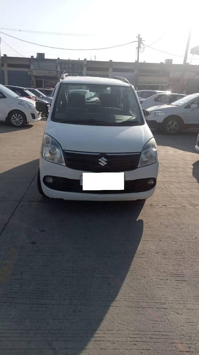 https://images10.gaadi.com/usedcar_image/4362680/original/processed_6d5afe338053d7608c5c4a1facfd4ee7.jpg?imwidth=6402