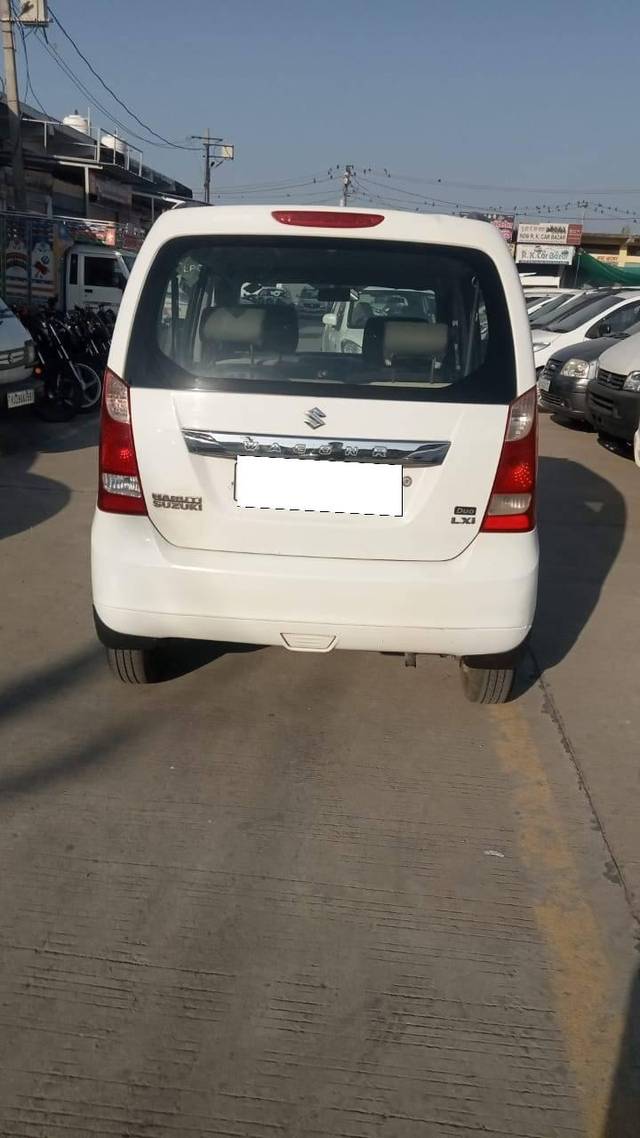 https://images10.gaadi.com/usedcar_image/4362680/original/processed_9e1a6bad9c80366f94ca9bf48cdd2a30.jpg?imwidth=6401