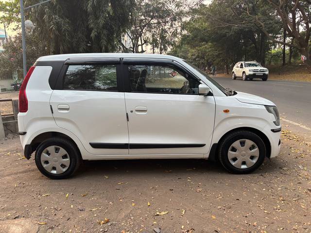 https://images10.gaadi.com/usedcar_image/4362753/original/28d4b1ff34e88a42a459508c668dac73.jpg?imwidth=6401