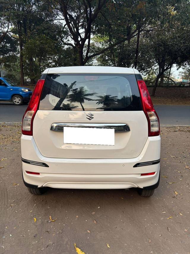 https://images10.gaadi.com/usedcar_image/4362753/original/processed_f3014c61db3eef798d126428596f81f2.jpg?imwidth=6402