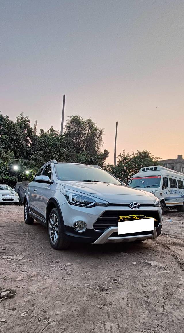 https://images10.gaadi.com/usedcar_image/4362891/original/processed_08dedc7f647f885e02325b85daf1241f.jpg?imwidth=6400