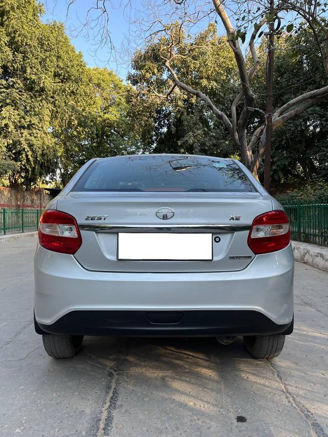 https://images10.gaadi.com/usedcar_image/4362974/original/processed_7d3c10881a361fe2dda03e53f8b33889.jpg?imwidth=6402