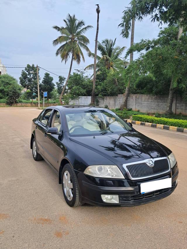 https://images10.gaadi.com/usedcar_image/4363034/original/processed_377021a7-6720-4610-bb52-b69b3ade690c.jpeg?imwidth=6400