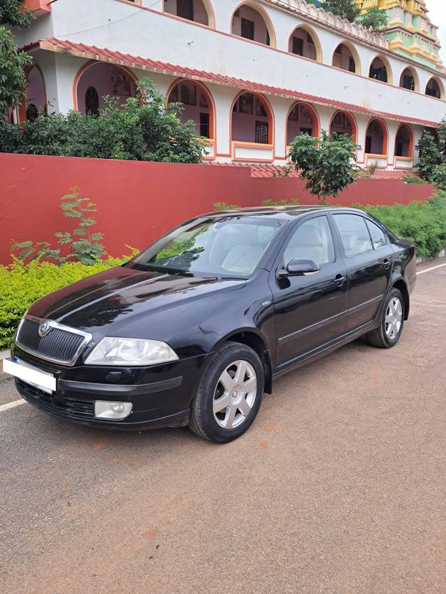 https://images10.gaadi.com/usedcar_image/4363034/original/processed_83058913-add5-4eba-905c-4590699e0317.jpeg?imwidth=6402