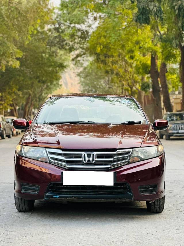 https://images10.gaadi.com/usedcar_image/4363051/original/processed_613e13d09081551366b289e6d0653ec3.jpg?imwidth=6402