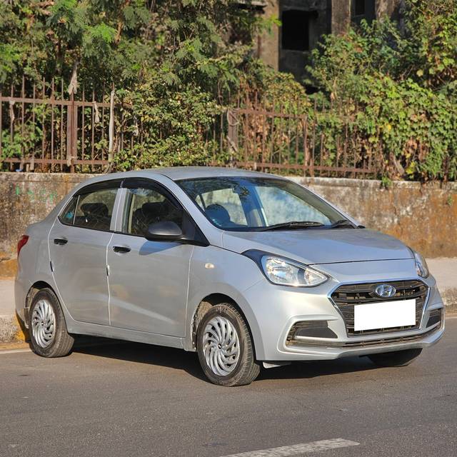 https://images10.gaadi.com/usedcar_image/4363074/original/processed_20607bc8cb3ea7099042fa0fa19314ae.jpg?imwidth=6400