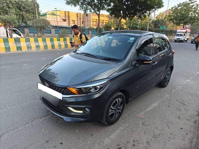 https://images10.gaadi.com/usedcar_image/4363111/original/processed_d57ff857-5d69-4b2e-9b2a-3b80b2fa7a6c.jpg?imwidth=6402