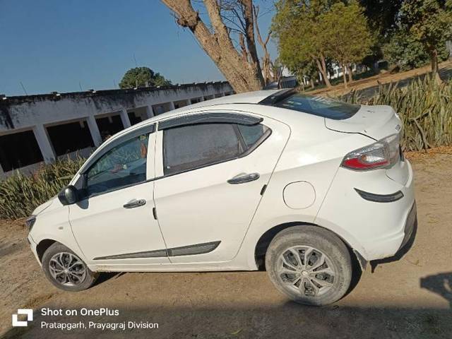 https://images10.gaadi.com/usedcar_image/4363164/original/processed_a06fd9c4-539a-4a55-883e-141fd2f0547e.jpg?imwidth=6402