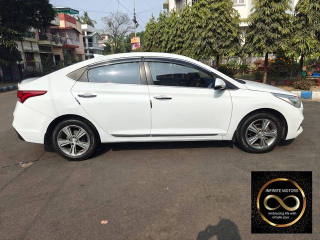 https://images10.gaadi.com/usedcar_image/4363216/original/processed_8668b12bfc011cbc9a97ed31a0217164.jpg?imwidth=6401