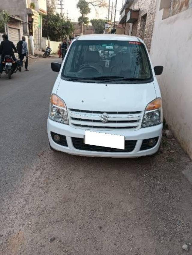 https://images10.gaadi.com/usedcar_image/4363230/original/processed_24cb8bea-098f-4734-a4a1-bc9eed4d9fdb.jpg?imwidth=6400