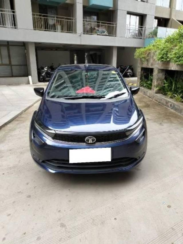 https://images10.gaadi.com/usedcar_image/4363280/original/processed_5541fdad-362a-47ee-89f4-198363b38651.jpg?imwidth=6402