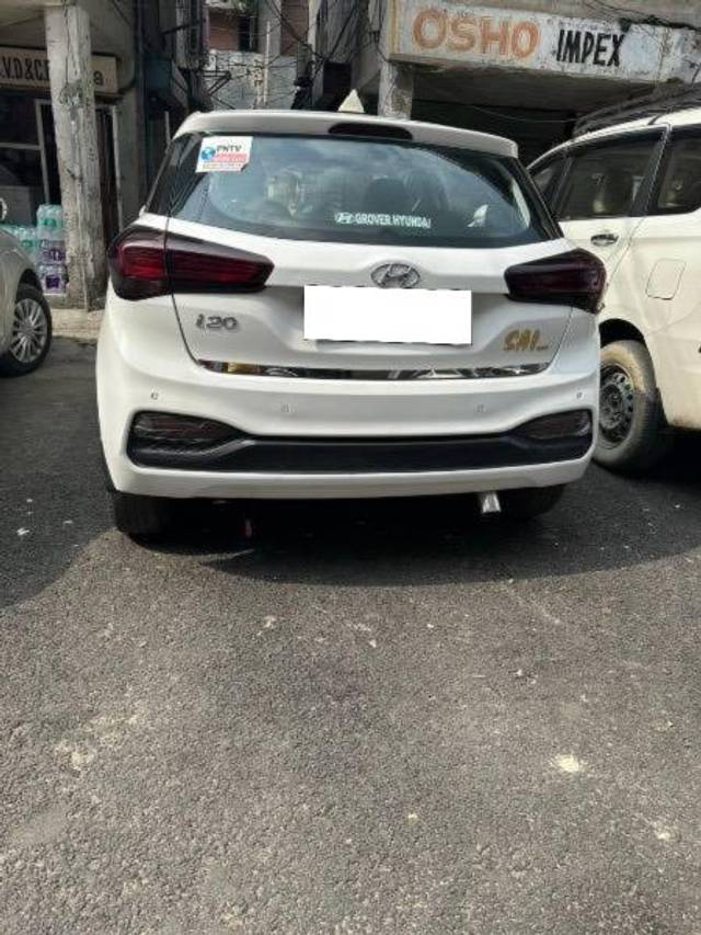 https://images10.gaadi.com/usedcar_image/4363325/original/processed_2b10a62f-0392-4ce6-b7fb-824abe0ddffb.jpeg?imwidth=6401