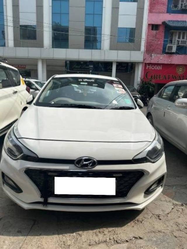 https://images10.gaadi.com/usedcar_image/4363325/original/processed_a2aea57e-515d-4f37-8a0c-07116dad608e.jpeg?imwidth=6400