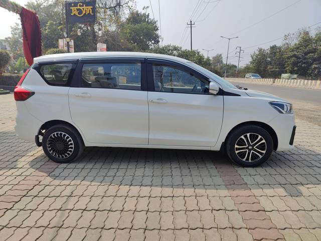 https://images10.gaadi.com/usedcar_image/4363441/original/processed_0d42f326482a7b0fb99491e0e1dab8c7.jpg?imwidth=6401