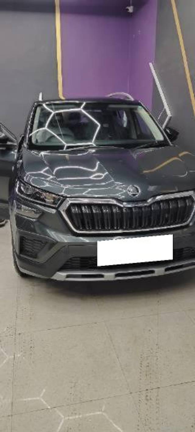 https://images10.gaadi.com/usedcar_image/4363513/original/processed_8597edb1-dd66-4afe-8846-170110a9d48a.jpg?imwidth=6402