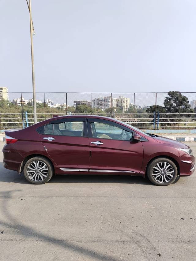 https://images10.gaadi.com/usedcar_image/4363556/original/04ad74c1cf46870e44ca4638a4bdcc81.jpg?imwidth=6401