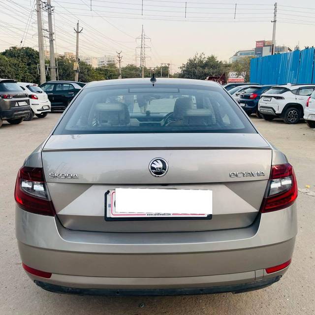 https://images10.gaadi.com/usedcar_image/4363633/original/processed_c26ef4c5f8c533fdc20d9372123a63dc.jpg?imwidth=6401