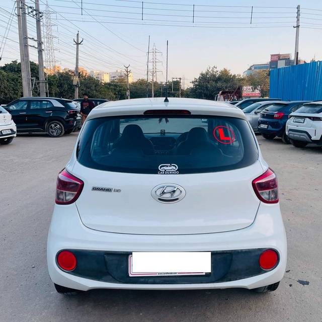 https://images10.gaadi.com/usedcar_image/4363634/original/processed_58cc98640734139ca43db4cf7df0f678.jpg?imwidth=6402